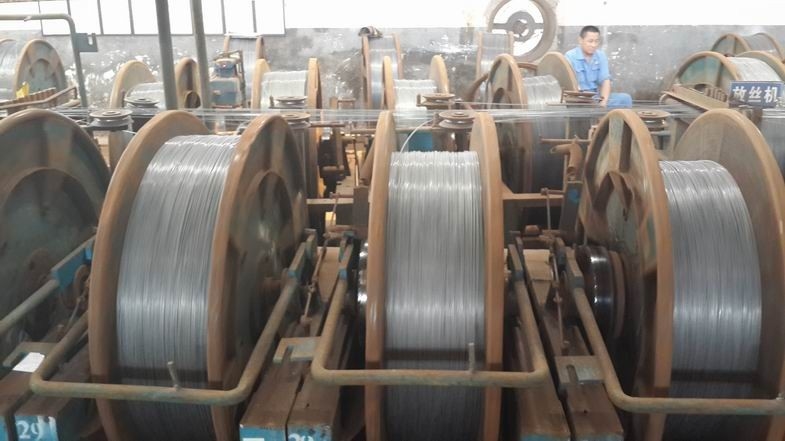 los 078MM recocieron el alambre de acero para los vehículos que cubrían la superficie lisa